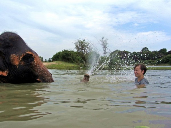 Euang Luang giving a nice shower to clean her off in the river.